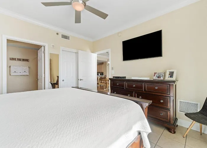 Crystal Shores West 902 *